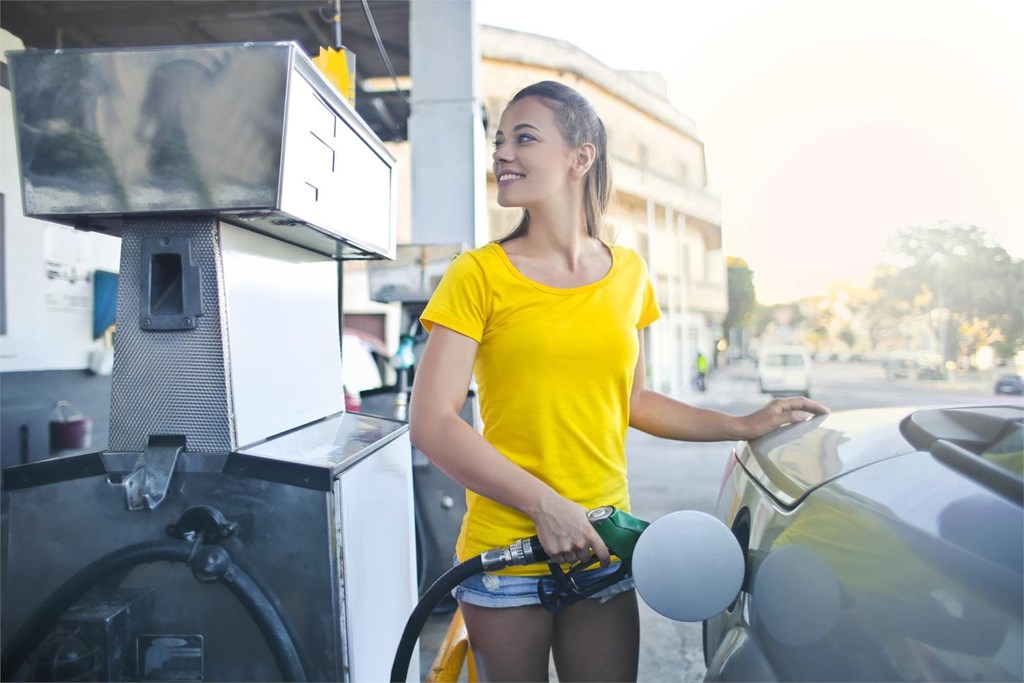 7 trucos para ahorrar combustible durante la conducción