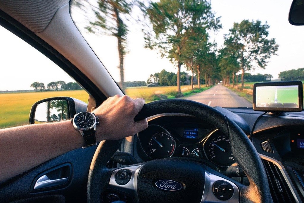 Conozca cómo preparar el coche para viajar en verano