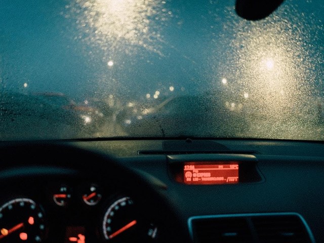 Consejos para conducir nuestro coche en un día de lluvia
