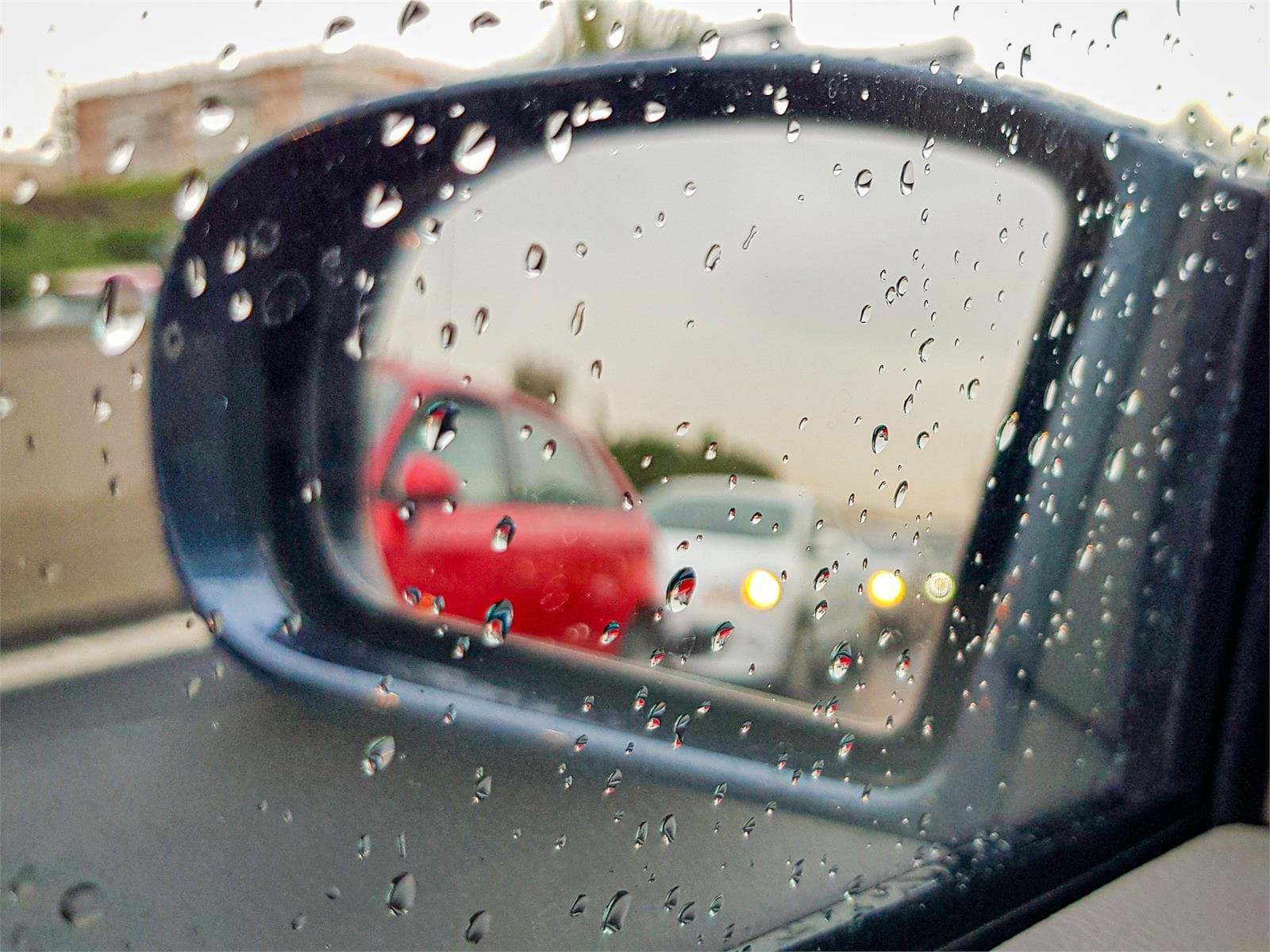 Recomendaciones para conducir en un día de lluvia - Imagen 1