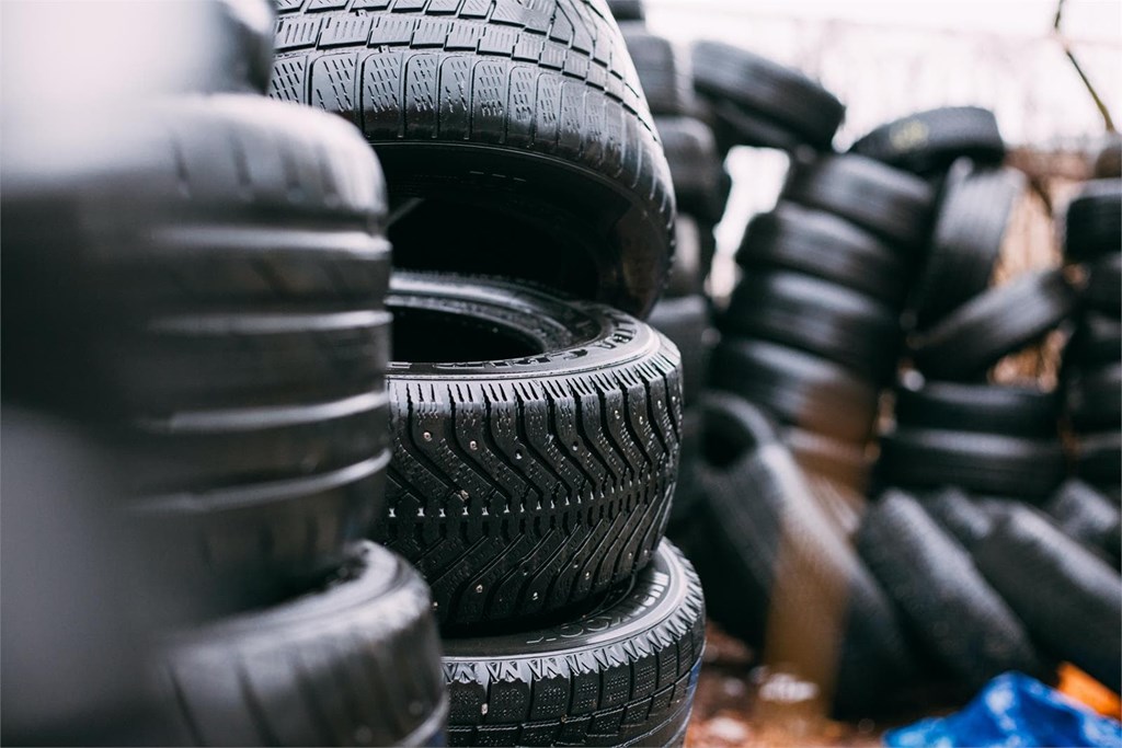 ¿Se pueden comprar neumáticos en un desguace?