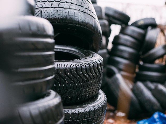 ¿Se pueden comprar neumáticos en un desguace?